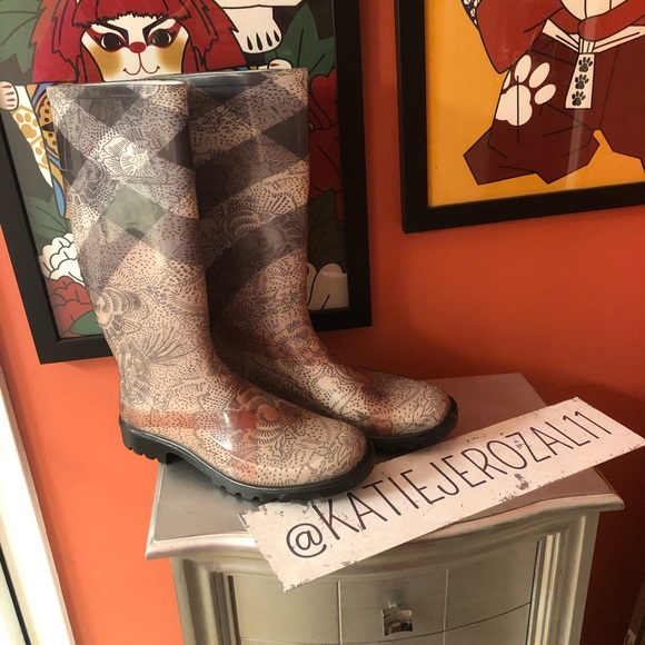 Burberry Shoes - Burberry size 40 boots. 🎀*